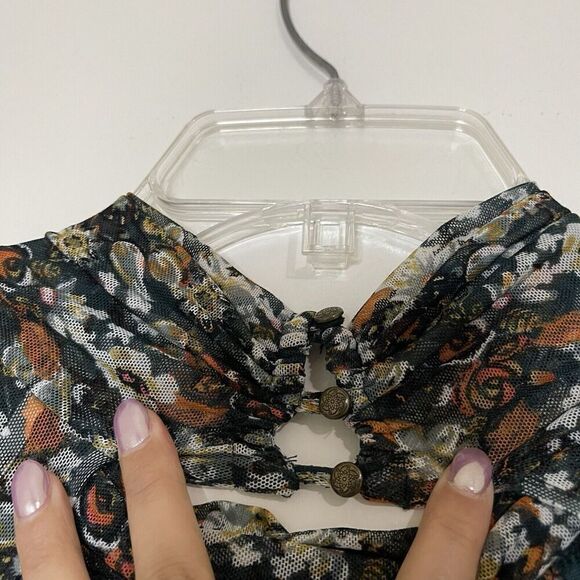 FREE PEOPLE GREEN FLORAL MULTI MESH CROPPED KEYHOLE BACK BLOUSE SIZE XS - Picture 4 of 9
